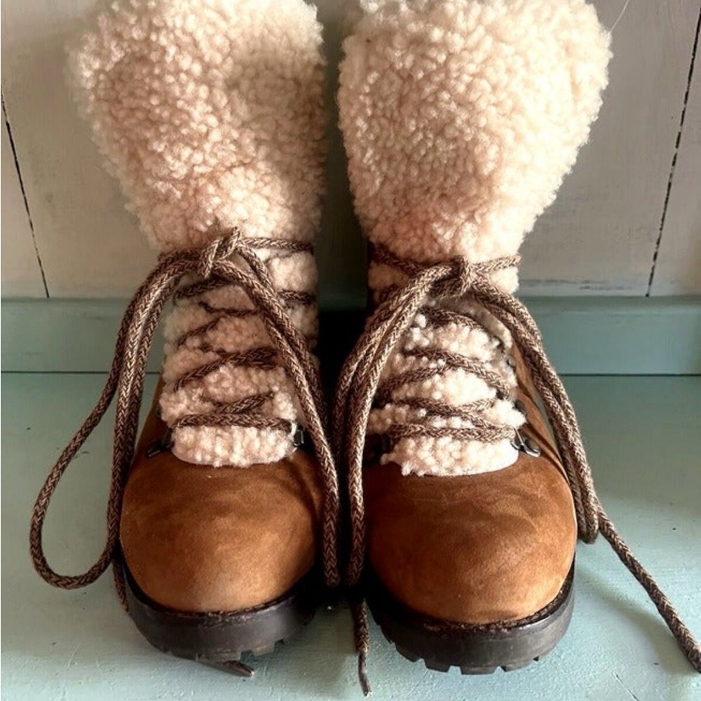 UGG Cream Shearling Lined Interior with Branded T… - image 5